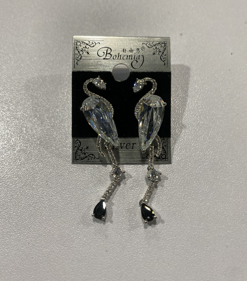 AR-ear-Sil-550-019