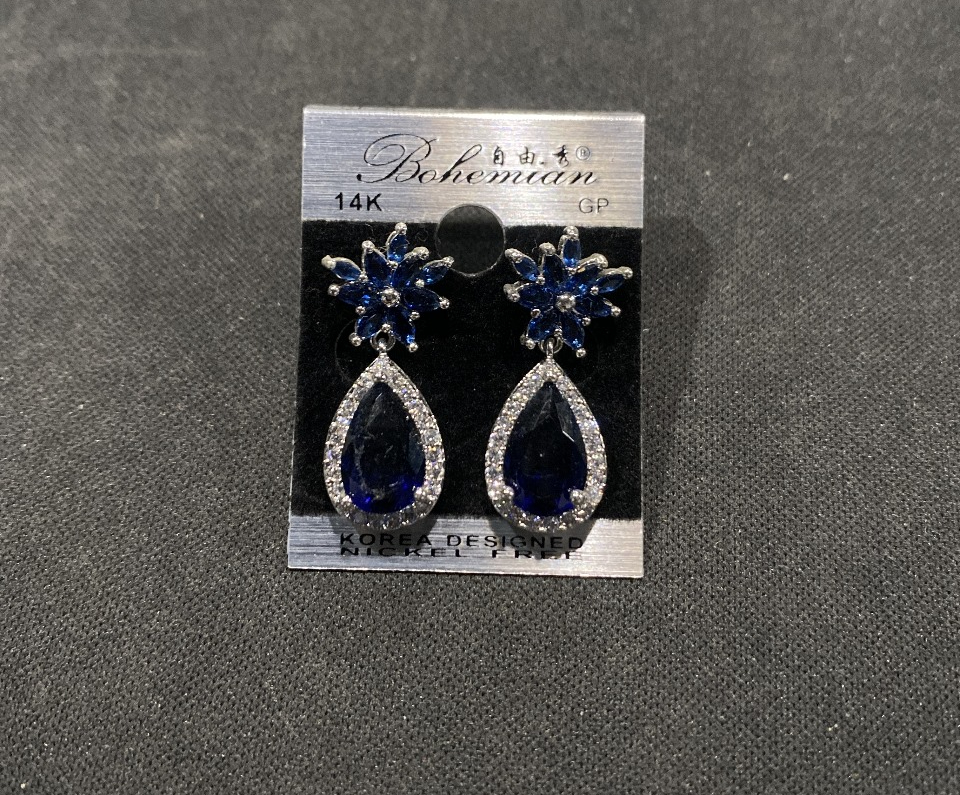 AR-ear-Blu-550-008